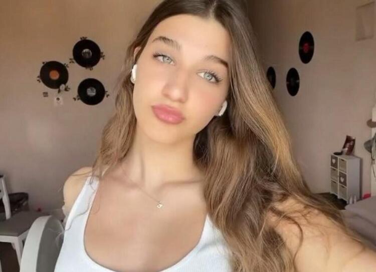 Αναστασία Ρουβά: Xορεύει στο TikTok με ένα κομψό μπεζ πλεκτό φόρεμα και μοιάζει απίστευτα στη Κάτια Ζυγούλη