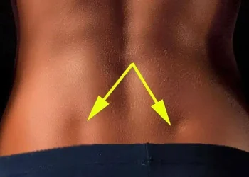 Αν έχετε αυτές τις δύο λακκάκια στην πλάτη σας, να τι σημαίνουν