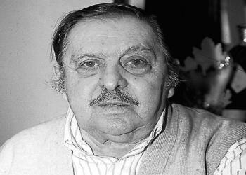 Λάκης Σάντας: Η εμβλητική μορφή της Εθνικής Αντίστατης – Μαζί με τον φίλο του Μανώλη Γλέζο κατέβασαν τη χιτλερική σημαία από την Ακρόπολη την νύχτα της 30ής Μαΐου 1941