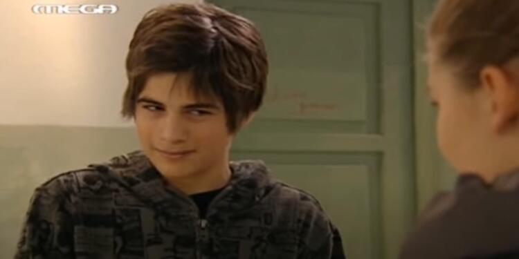 Θυμάστε το αγόρι της Φίφης στο Ευτυχισμένοι Μαζί; – Δεν θα πιστεύετε ποιος διάσημος ηθοποιός είναι σήμερα