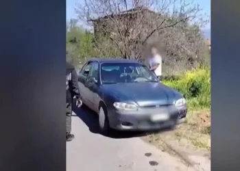 Απίστευτη αντίδραση Ρομά που πιάστηκαν στα πράσα να κλέβουν σπίτι – «Έχουμε παιδιά ρε μάστορα»