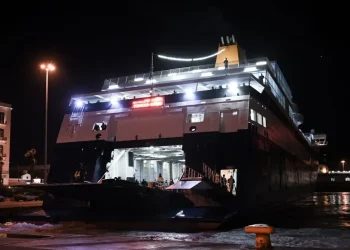 Ελλάς το μεγαλείο σου: 220 επιβάτες έβγαλαν εισιτήριο για Σύρο ενώ πήγαιναν Πειραιά