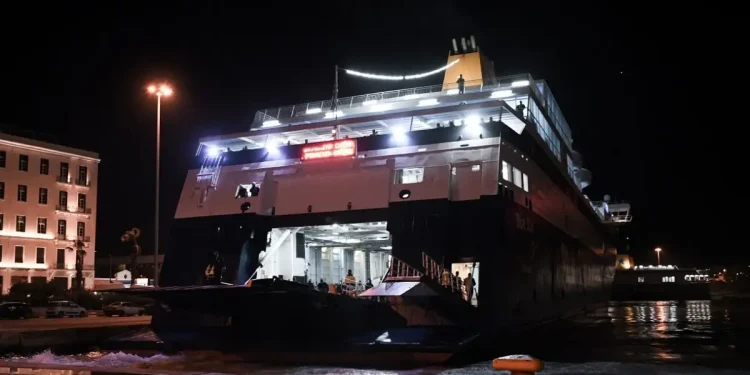 Ελλάς το μεγαλείο σου: 220 επιβάτες έβγαλαν εισιτήριο για Σύρο ενώ πήγαιναν Πειραιά