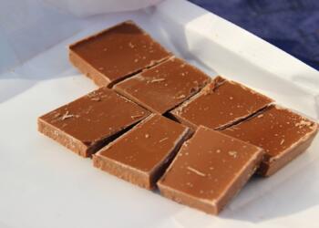 Συναγερμός: Ανακαλείται γνωστή σοκολάτα – Βρέθηκαν κομμάτια πέτρας