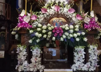 Μεγάλη Παρασκευή: Η κορύφωση του Θείου Δράματος – Η στιγμή της αποκαθήλωσης, ο Επιτάφιος και τα έθιμα σε όλη την Ελλάδα