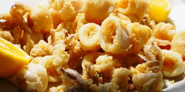 Σοκ στη Μύκονο: Έκαναν το λάθος και δεν είδαν τον κατάλογο – Πήραν μερίδα καλαμαράκια και όταν ήρθε ο λογαριασμός… «λιποθύμησαν»