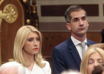 Καστανομάλλα και κούκλα: Αυτή ήταν η σύζυγος του Κώστα Μπακογιάννη πριν την Σία Κοσιώνη (photos)