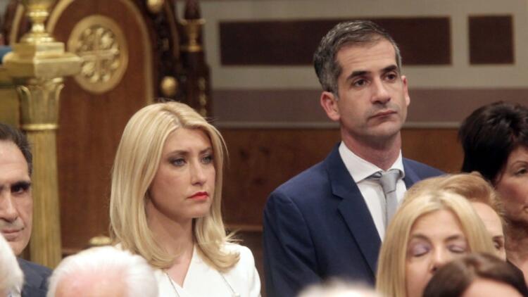 Καστανομάλλα και κούκλα: Αυτή ήταν η σύζυγος του Κώστα Μπακογιάννη πριν την Σία Κοσιώνη (photos)