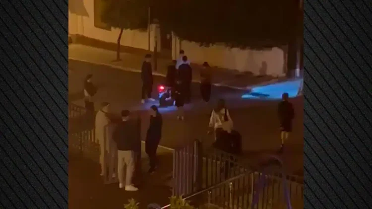 Μήνυση στον γιο της 85χρονης που της πέταξαν βαρελότα γιατί έδειξε το πρόσωπο του ανήλικου δράστη