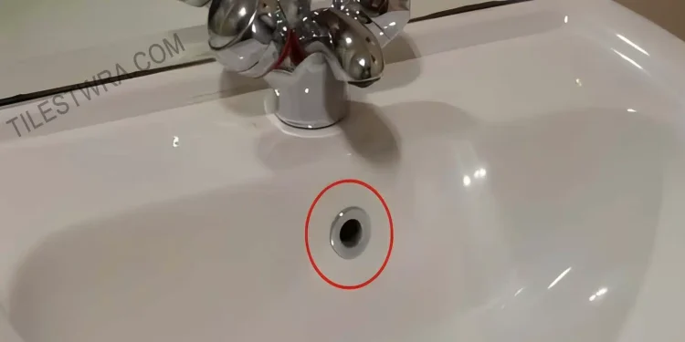 Λίγοι γνωρίζουν γιατί υπάρχει αυτή η σημαντική μικρή τρύπα στον νεροχύτη
