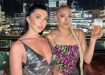 Ιωάννα Τούνη: Η χλιδάτη βόλτα με τη λιμουζίνα στο Ντουμπάι