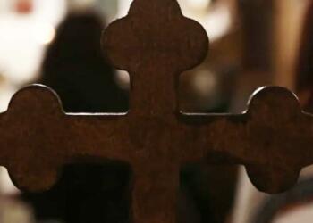 Ακάθιστος Ύμνος: Γιατί στέκονται όρθιοι οι πιστοί