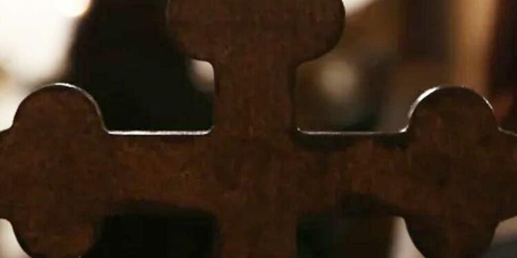 Ακάθιστος Ύμνος: Γιατί στέκονται όρθιοι οι πιστοί