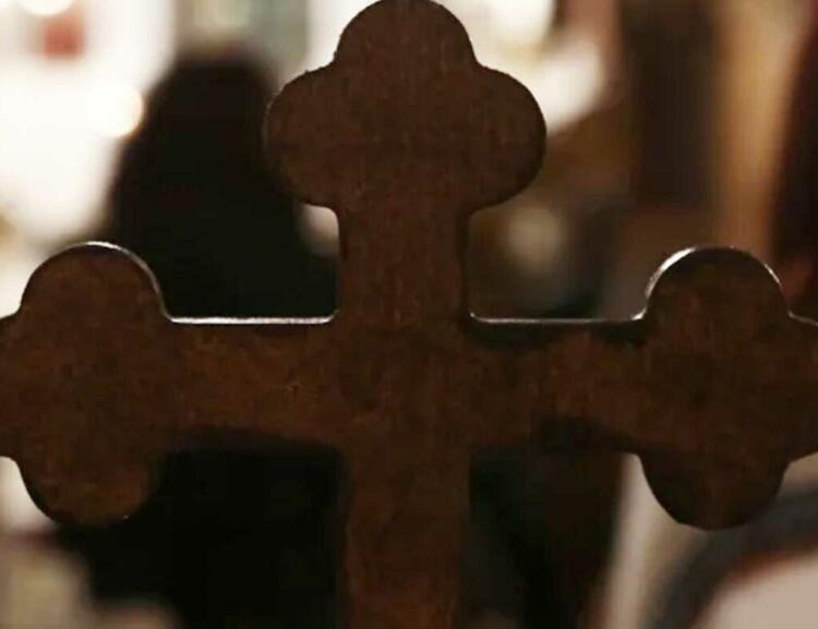 Ακάθιστος Ύμνος: Γιατί στέκονται όρθιοι οι πιστοί