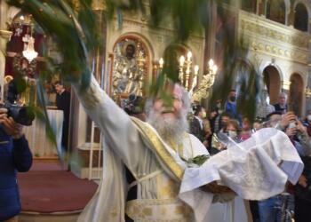 Η κορυφαία Ανάσταση που όλοι περιμέναμε ήδη έγινε: Ο ιερέας στον Χίο που γίνεται κάθε χρόνο viral