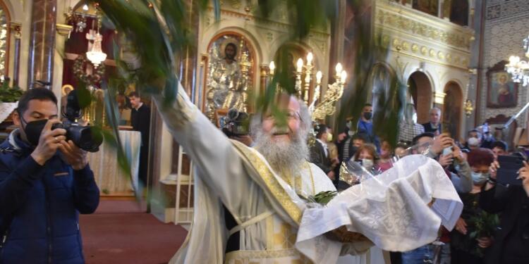 Η κορυφαία Ανάσταση που όλοι περιμέναμε ήδη έγινε: Ο ιερέας στον Χίο που γίνεται κάθε χρόνο viral