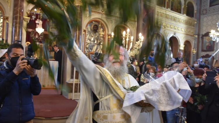 Η κορυφαία Ανάσταση που όλοι περιμέναμε ήδη έγινε: Ο ιερέας στον Χίο που γίνεται κάθε χρόνο viral