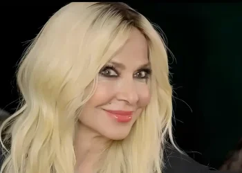 Άννα Βίσση: «Χαίρομαι που νομίζουν ότι έχω κάνει κάτι στο πρόσωπό μου ενώ δεν ισχύει, είναι το καλύτερο κοπλιμέντο»