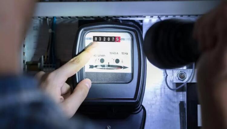 Δεν το ξέρει ούτε ο λογιστής σου: Βγήκε επίδομα ρεύματος για το 2025 – Κάνεις αίτηση και παίρνεις έως και 1.000 ευρώ έκπτωση