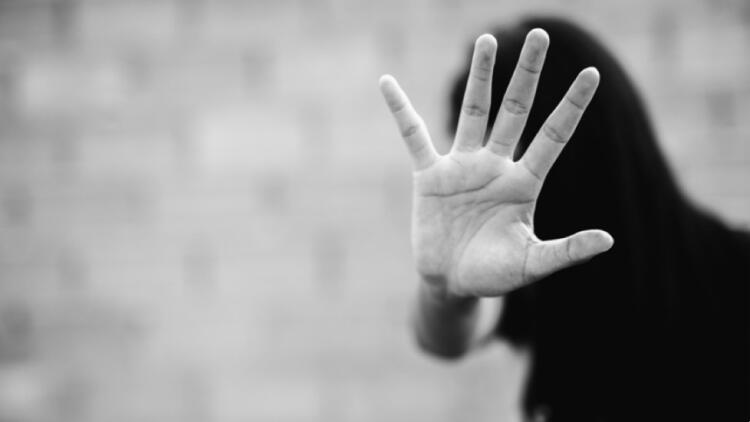 «Άρχισε να τα τρυπά με πιρούνι. Μετά πήρε πριονωτό μαχαίρι και τους έκοψε τις…»: Έγκλημα σοκ με πατέρα που δολοφόνησε τα 2 παιδιά του