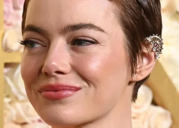 Αυτό είναι το κούρεμα που θα βλέπουμε παντού το 2025 – Επιστρέφει από τα 90s