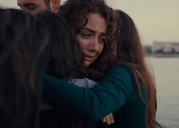 Η Γη της Ελιάς: Μαυροφορεμένη και βυθισμένη στο πένθος η Άννα – Ουρλιαχτά και μοιρολόγια