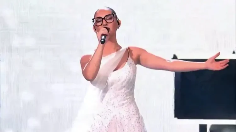 Eurovision 2025: Η Klavdia μάγεψε στην πρόβα – Βίντεο από την εντυπωσιακή αλλαγή του φορέματος που έκλεψε την παράσταση