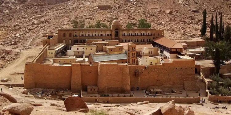 Η Αίγυπτος κλείνει τη Μονή της Αγίας Αικατερίνης Σινά, δημεύει την περιουσία της και κάνει έξωση στους μοναχούς