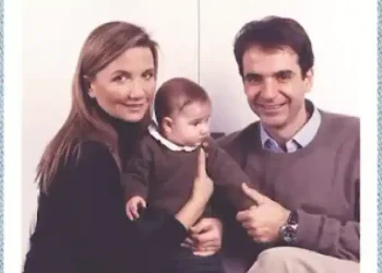 «Γιορτή της Μητέρας»: Η τρυφερή ανάρτηση του πρωθυπουργού – «Ανέβασε» βίντεο με φωτογραφίες της μητέρας του και της Μαρέβας