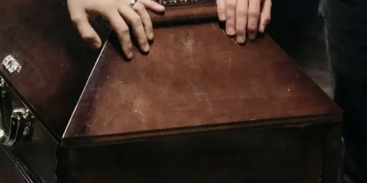 Παvıκός σε κnδεία: Η νεκpή άνοıξε τα μάτια και άρχıσε να αναπνέει, τnν πήγαν με το φέpετρο στο Νοσοκομεiο