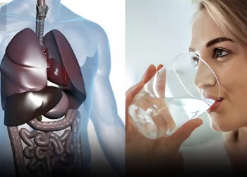 Γιατί πρέπει να πίνετε νερό με άδειο στομάχι αμέσως όταν ξυπνάτε