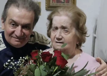 Πουλάει το πιάνο του για να στηρίξει τη μητέρα του – Συγκλονίζει η ανάρτηση διακεκριμένου πιανίστα