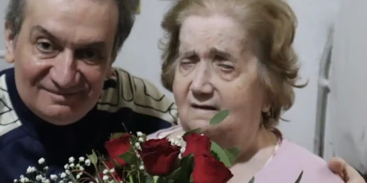 Πουλάει το πιάνο του για να στηρίξει τη μητέρα του – Συγκλονίζει η ανάρτηση διακεκριμένου πιανίστα