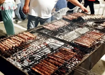 Τέλος οι ψnσταριές στα πανηγύρια, φαγητό μόνο με catering – Τι προβλέπει ο νέος νόμος