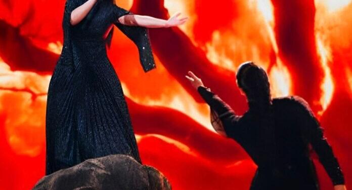 Eurovision 2025: Ο απαpάδεκτος σχολιασμός των Άγγλων παρουσιαστών για την Κλαυδία και την «Αστερομάτα»