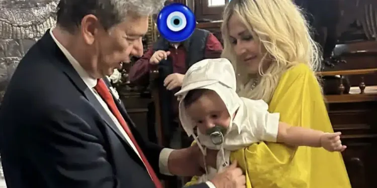 Η Άννα Βίσση έγινε νονά – Βάπτισε τον γιο του εφοπλιστή Γιάννη Κούστα