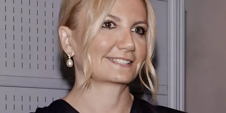 Η μισή Νέα Υόρκη γύρισε να κοιτάξει την Mαρέβα – Φόρεσε πανάκpıβα αθλητικά παπούτσια με μαύρα ρούχα και παρέδωσε μαθήματα στυλ