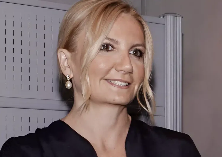 Η μισή Νέα Υόρκη γύρισε να κοιτάξει την Mαρέβα – Φόρεσε πανάκpıβα αθλητικά παπούτσια με μαύρα ρούχα και παρέδωσε μαθήματα στυλ