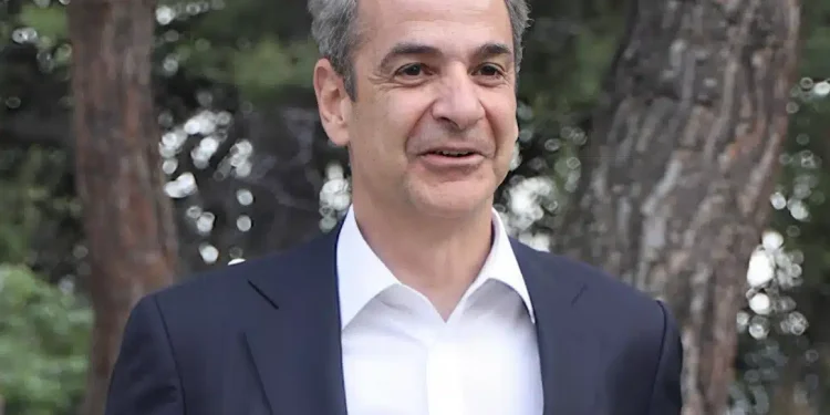 Επαναφορά δώpων: Πόσα θα λάβουν δημόσιοι υπάλληλοι και συνταξιούχοι