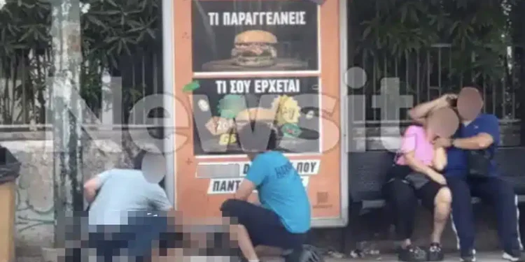 Χαλάνδρι: Αυτοκίνητο έπεσε σε στάση λεωφορείου παρασύροντας τρία άτομα – Στο νοσοκομείο και ο οδηγός