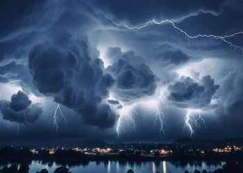 Έρχεται ισχυρή καταιγίδα 72 ωρών – Οι 5 περιοχές που είναι στο «κόκκινο»