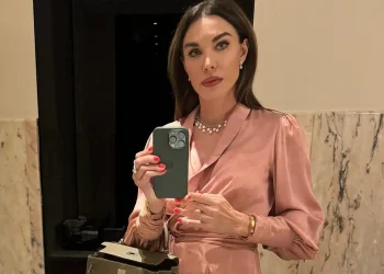 Η Τατιάνα Στεφανίδου αποκαλύπτει: Έτσι αποκτώ ομοιόμορφο μαύρισμα χωρίς ρυτίδες και σημάδια