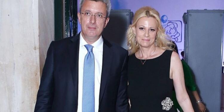 «Φτυστοί» ο Νίκος Χατζηνικολάου: Η φοβερή ομοιότητα με τους δύο γιους του από το γάμο με την Κρίστη Τσολακάκη