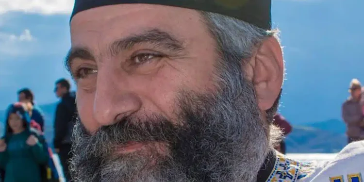 Ιερέας στη Λήμνο έσωσε με ΚΑΡΠΑ 2χρονο παιδί που έπαθε ανακοπές – Η Μητρόπολη θα τιμήσει τον πατέρα Νεκτάριο