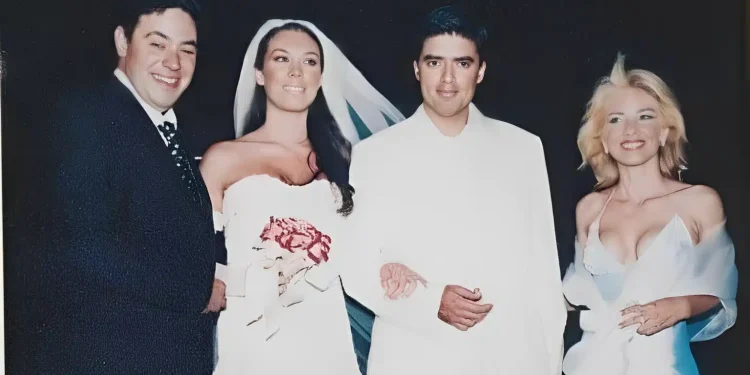 Με μίνι νυφικό, ξώφτερνο πέδιλο, πεντικιούρ που έβγαζε μάτι: Η Στεφανίδου ήταν η πιο κουλ νύφη, 22 χρόνια πριν