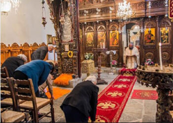 Γιατί γονατίζουμε την Κυριακή της Πεντηκοστής ;