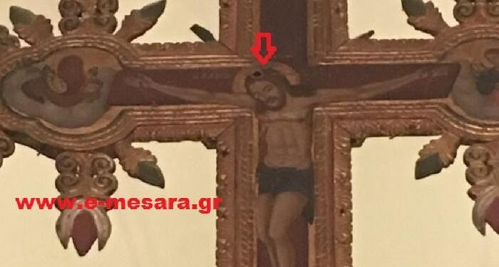 Δε λογαριάζω παπά τη πίστη σου» φώναξε και πυροβόλησε τον Εσταυρωμένο. Όταν ο Τούρκος πυροβόλησε το Χριστό στο κεφάλι και το θαύμα που ακολούθησε…