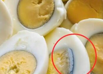 Γιατί εμφανίζεται ένα πράσινο δαχτυλίδι γύρω από σκληρά βρασμένα αυγά;