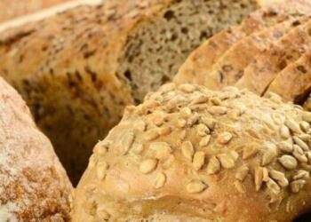 Όσοι τρώνε αυτό το ψωμί έχουν 33% μεγαλύτερο κίνδυνο θανάτου από καρκίνο του εντέρου