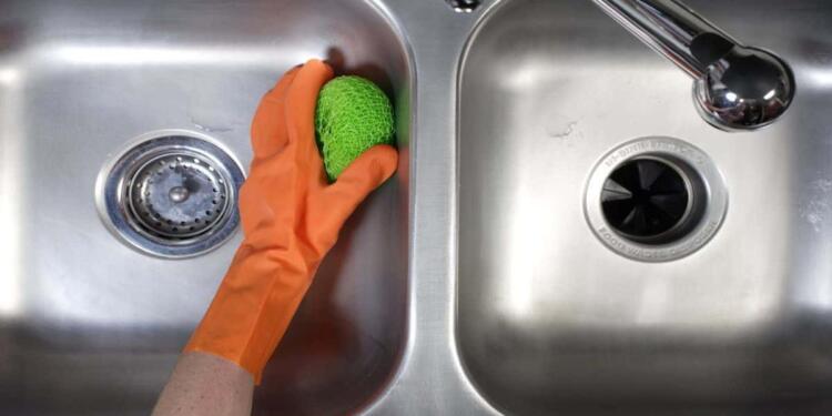 Δοκιμασμένο κόλπο για να μυρίζει πάντα υπέροχα ο νεροχύτης – Αρκούν μόνο 2 υλικά